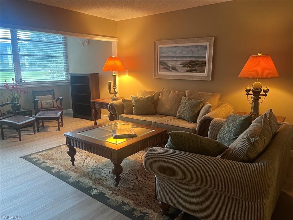 SEVEN LAKES - Residential