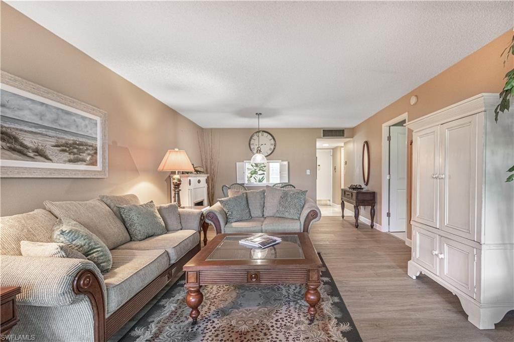 SEVEN LAKES - Residential