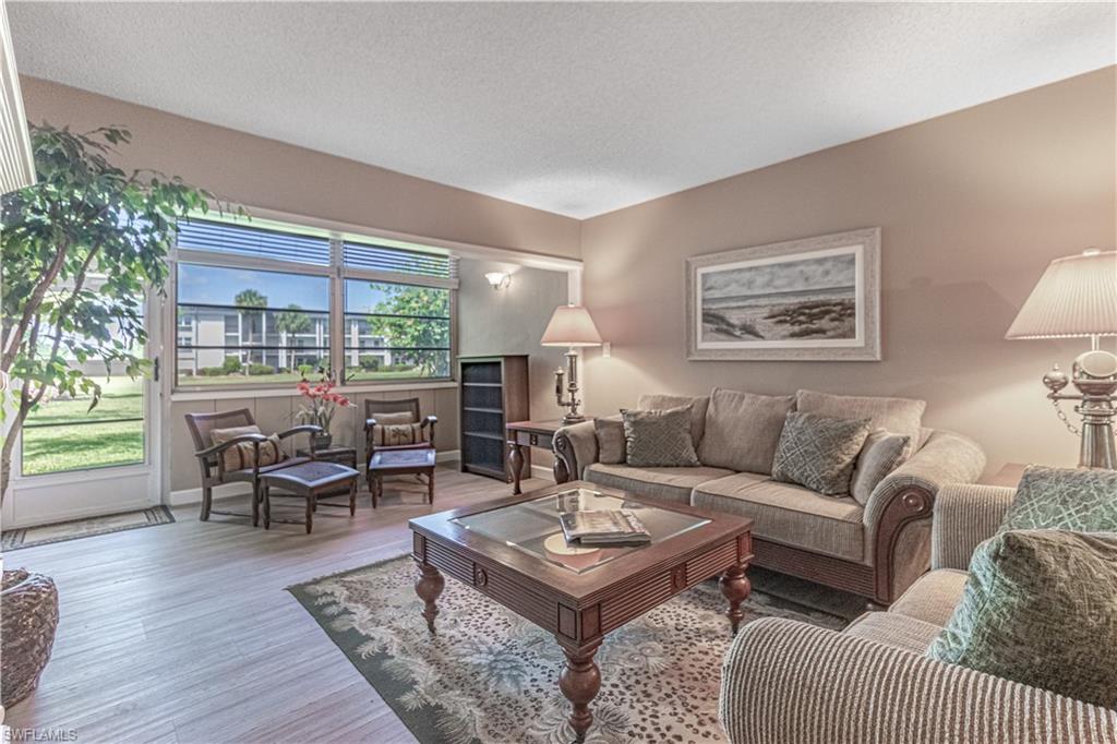 SEVEN LAKES - Residential