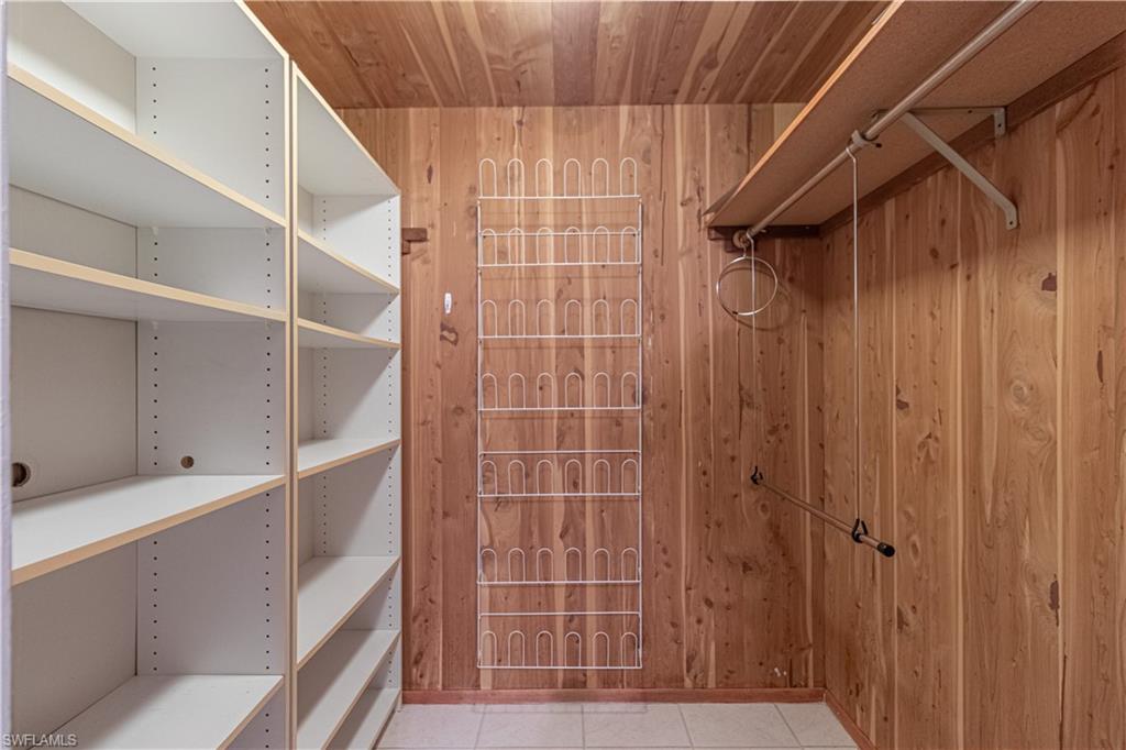 SEVEN LAKES - Residential