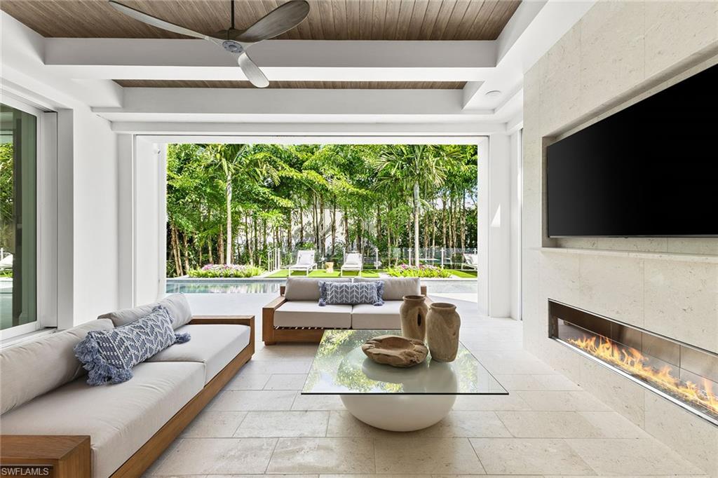 AQUALANE SHORES - Residential