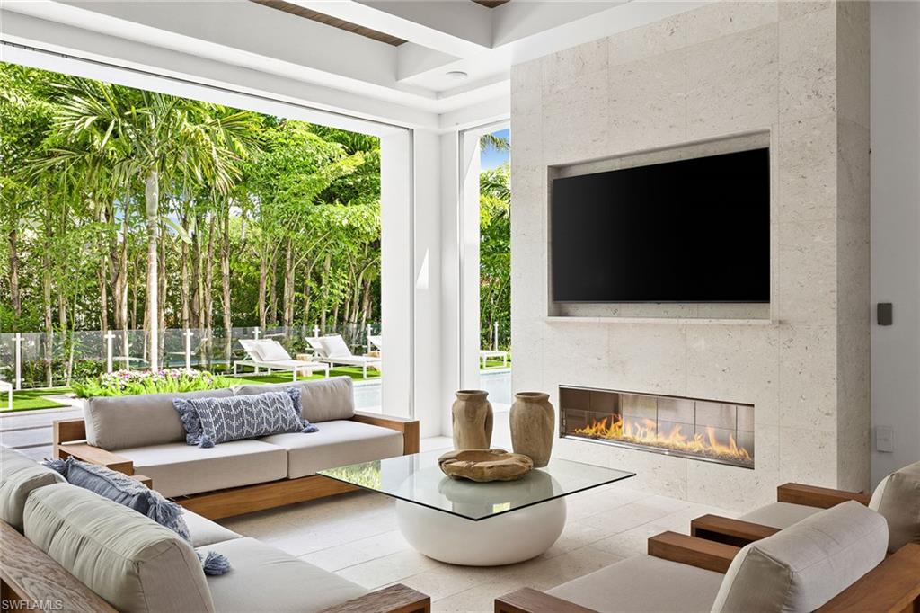 AQUALANE SHORES - Residential