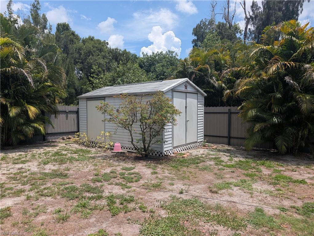 FORT MYERS SHORES - Residential