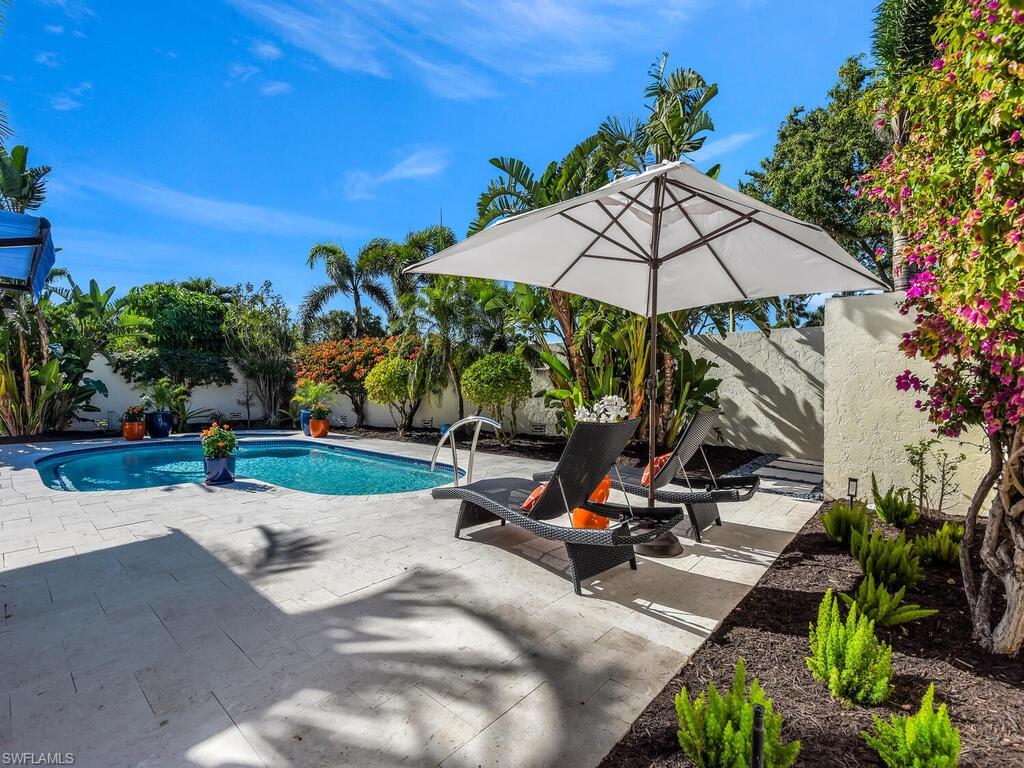 LAS BRISAS AT PELICAN BAY - Residential