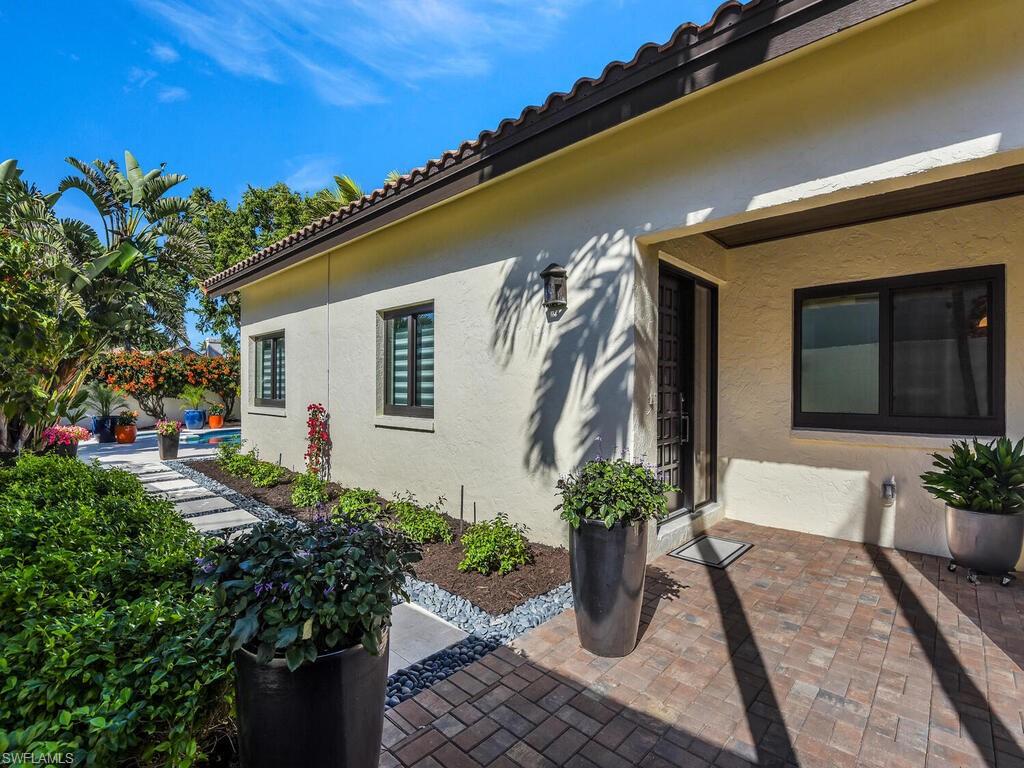 LAS BRISAS AT PELICAN BAY - Residential