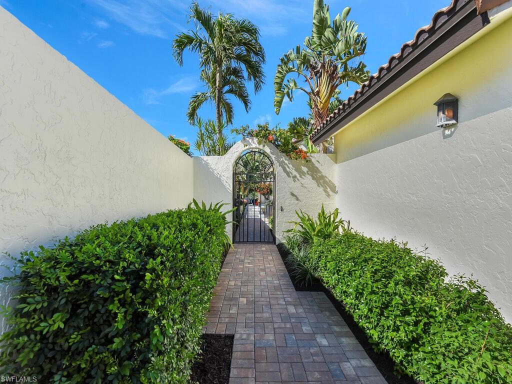 LAS BRISAS AT PELICAN BAY - Residential