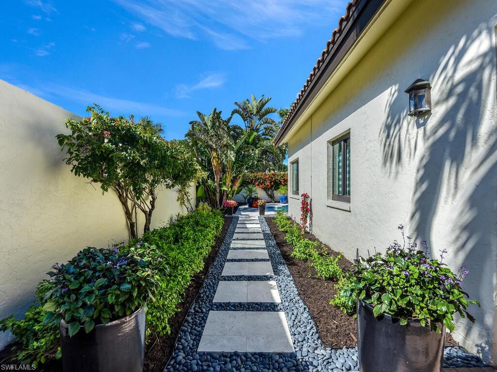LAS BRISAS AT PELICAN BAY - Residential