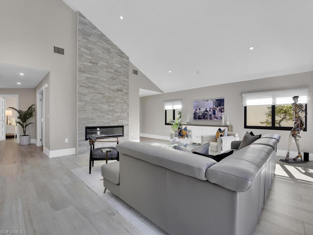 LAS BRISAS AT PELICAN BAY - Residential