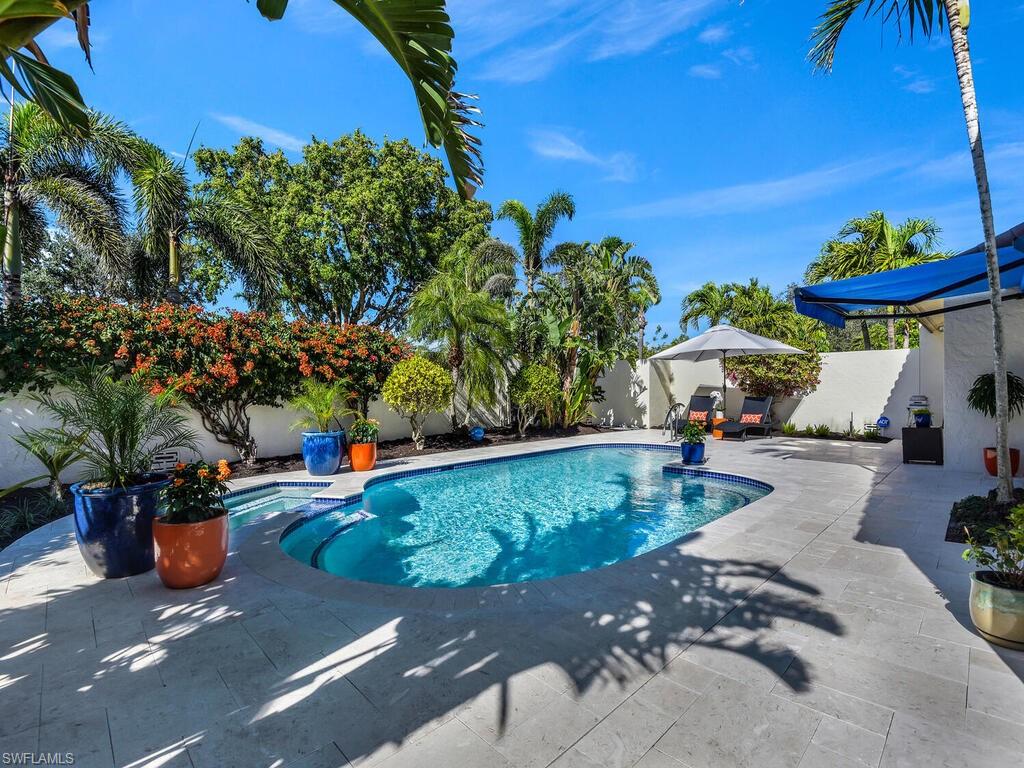 LAS BRISAS AT PELICAN BAY - Residential