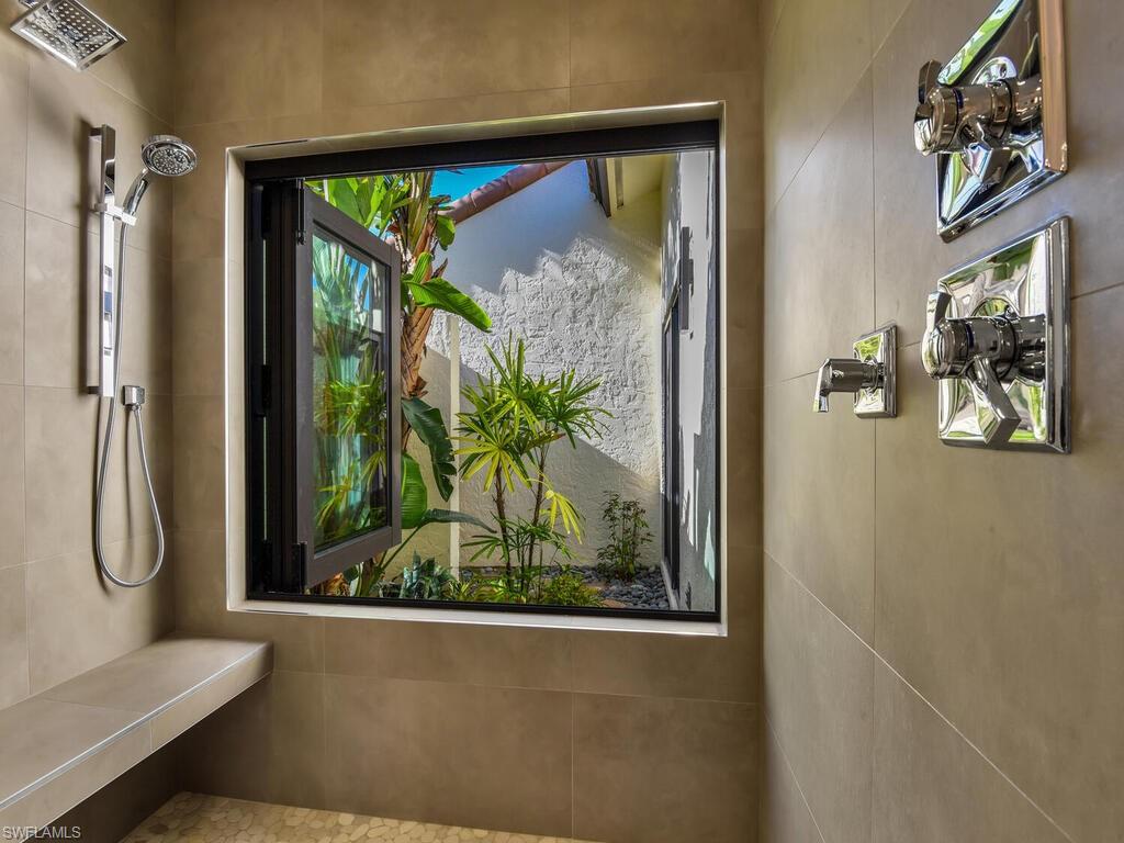 LAS BRISAS AT PELICAN BAY - Residential