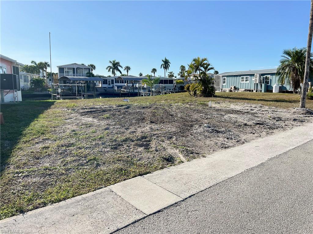 BAYSIDE ESTATES - Land