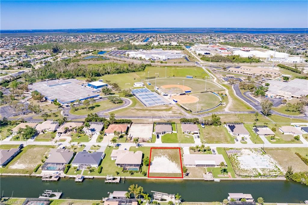 CAPE CORAL - Land