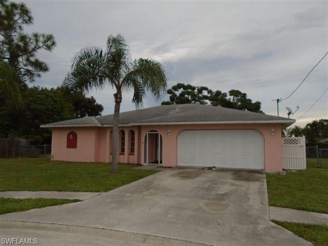 WATERWAY ESTATES 3/2/2 !!! Split bedrooms, family-room, double garage located on a cul-de-sac. Great for family!! Tenant occupied and great for INVESTOR, however lease is up in December and lease has "sales Clause"