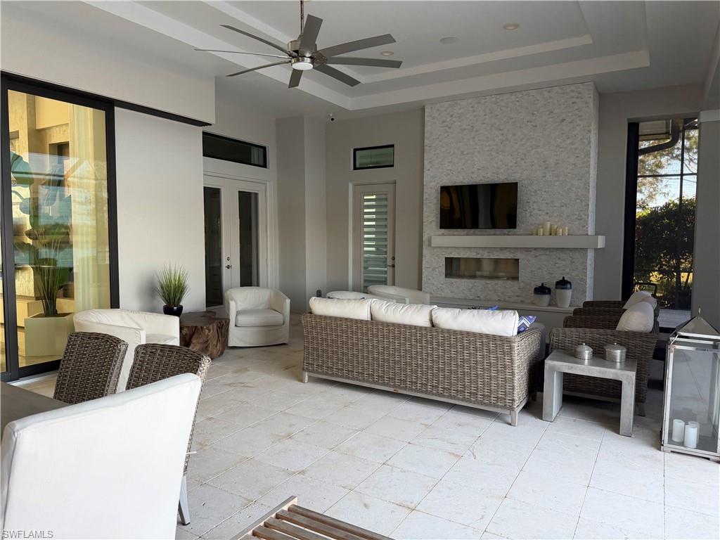 TWIN EAGLES - Residential