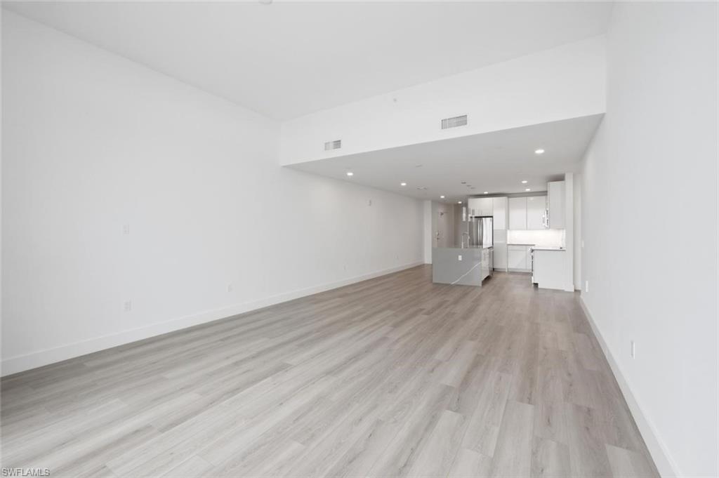 ASCENT AT METROPOLITAN NAPLES - Residential Lease