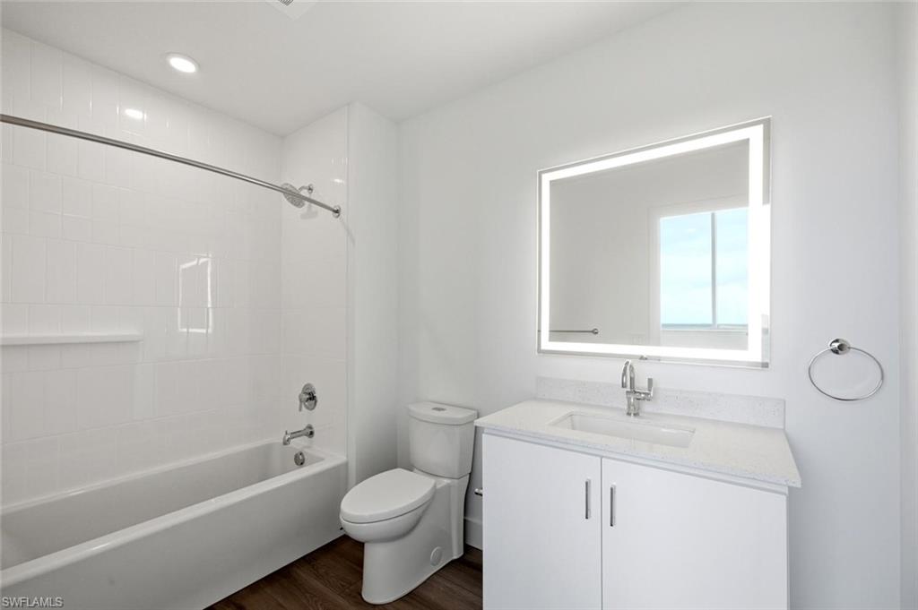 ASCENT AT METROPOLITAN NAPLES - Residential Lease