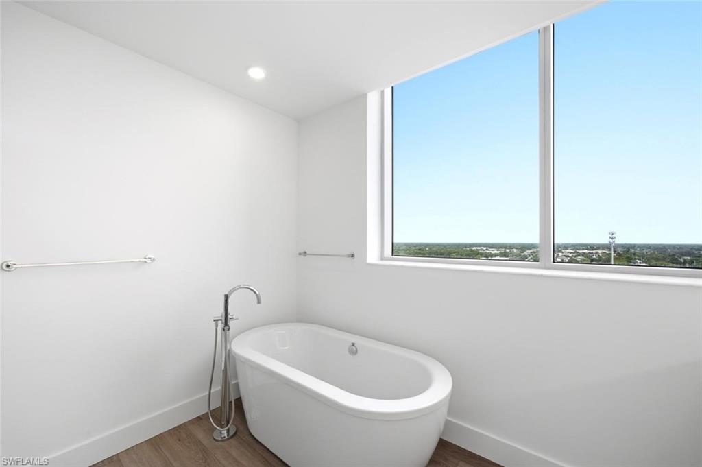 ASCENT AT METROPOLITAN NAPLES - Residential Lease