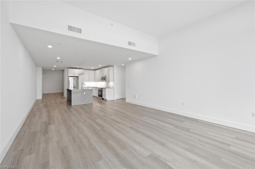 ASCENT AT METROPOLITAN NAPLES - Residential Lease