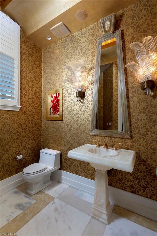 ESCADA AT TIBURON - Residential