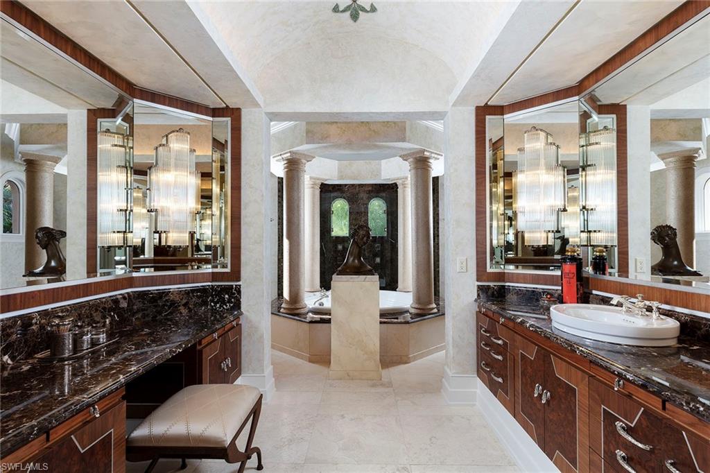 ESCADA AT TIBURON - Residential