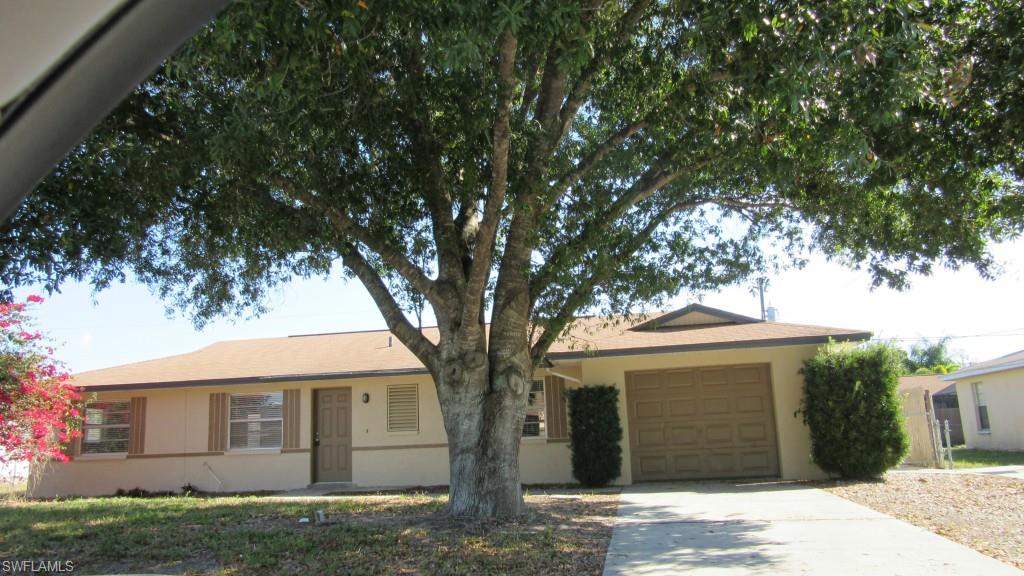 3 BED 2 BATH 1 CAR GARAGE CBS POOL HOME IN VERY DESIRABLE SAN CARLOS PARK. THE BELOW GROUND CONCRETE SCREENED  POOL WAS ADDED IN 2009. FRESHLY PAINTED IN AND OUT.