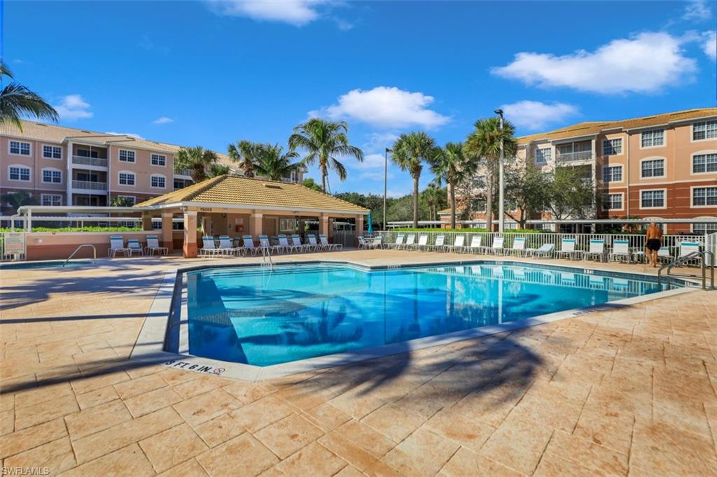 ROYAL POINTE - Residential