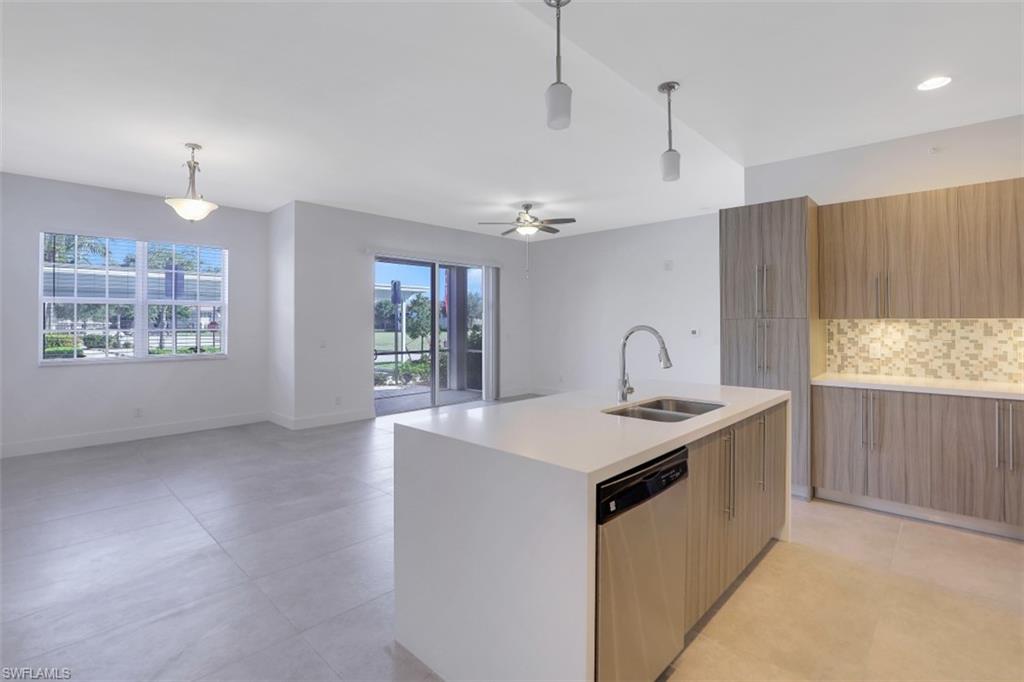ROYAL POINTE - Residential