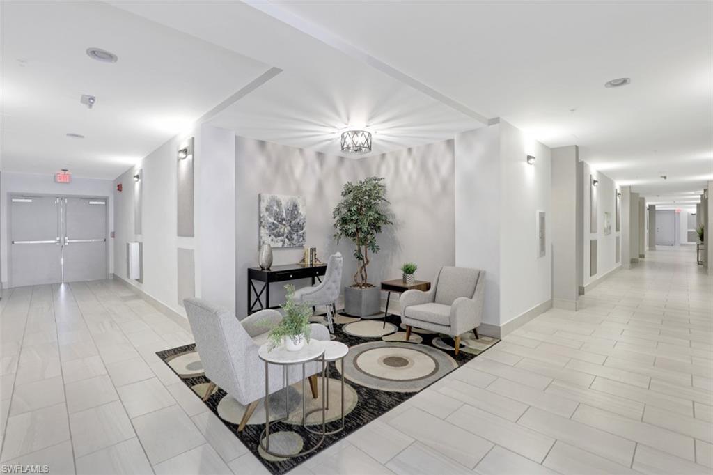 ROYAL POINTE - Residential