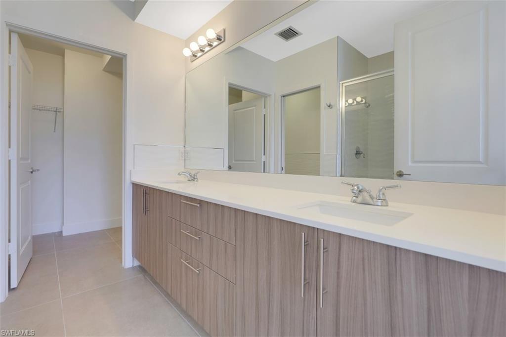 ROYAL POINTE - Residential