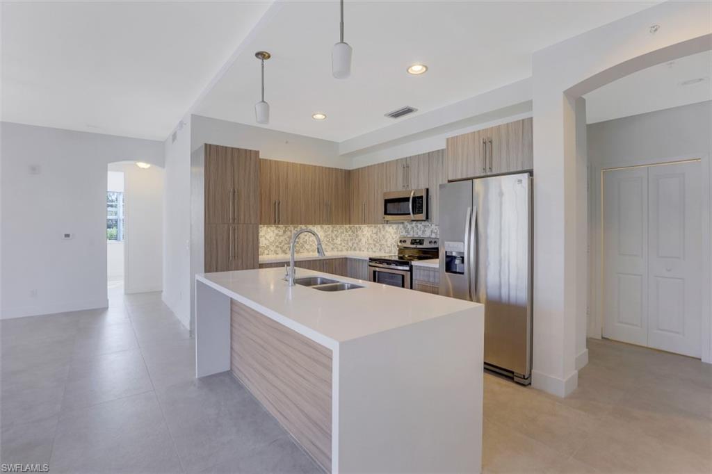 ROYAL POINTE - Residential