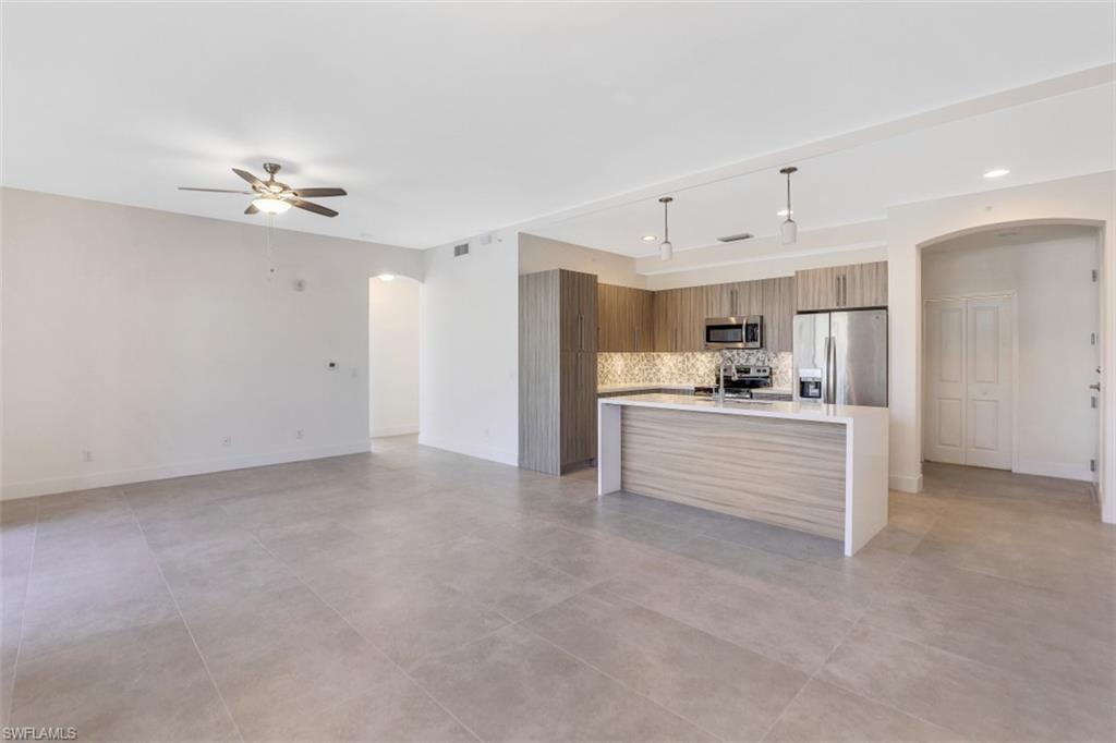 ROYAL POINTE - Residential