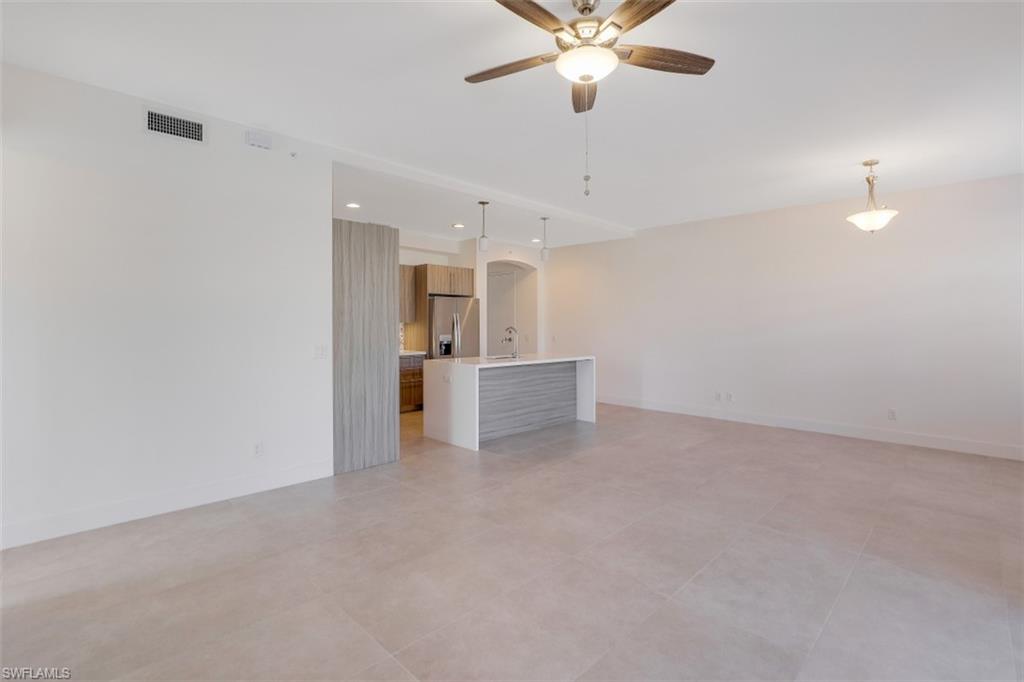 ROYAL POINTE - Residential