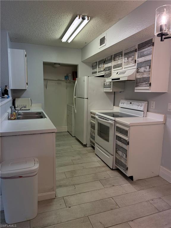 VENETIAN PALMS - Residential Lease