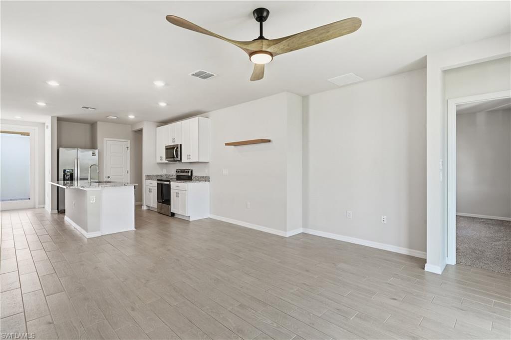 CRESCENT LAKES - Residential