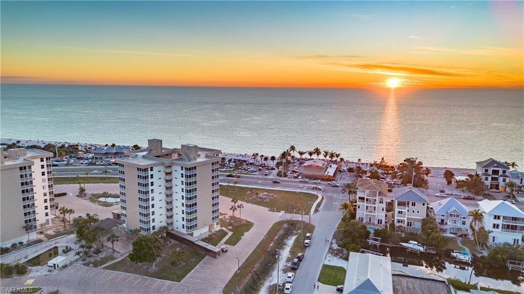 BEACH AND TENNIS CLUB - Residential