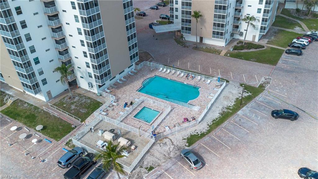 BEACH AND TENNIS CLUB - Residential