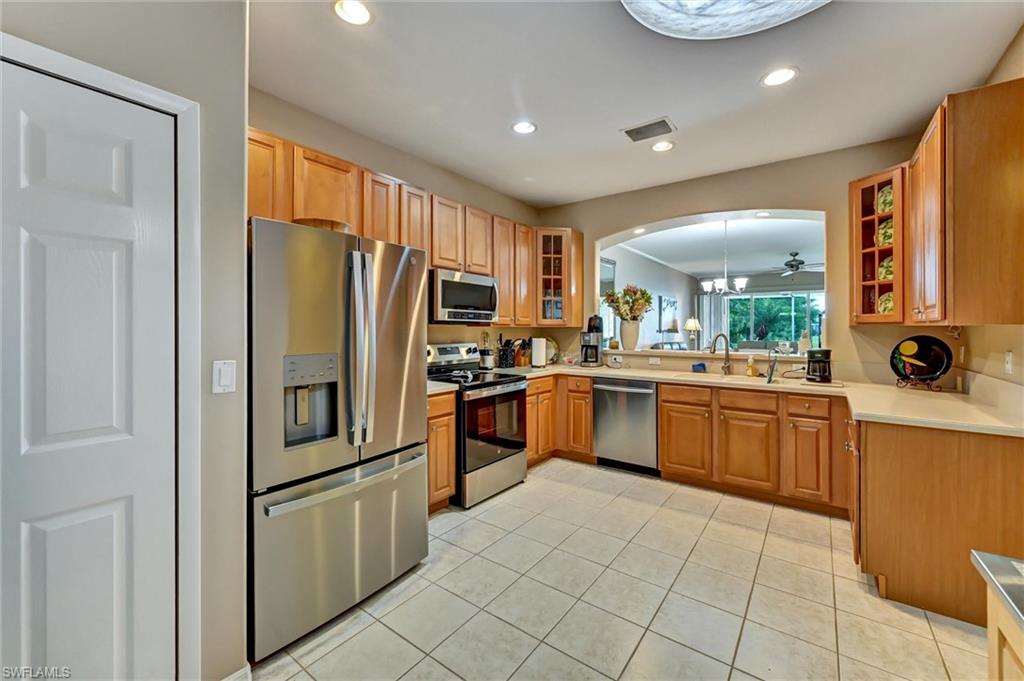 COLONY LAKES - Residential