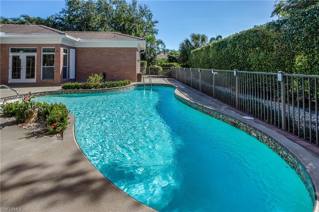 PELICAN BAY WOODS - Residential