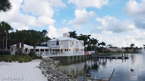 LAKESIDE VILLAS - Residential