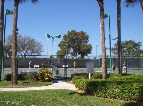 LAKESIDE VILLAS - Residential