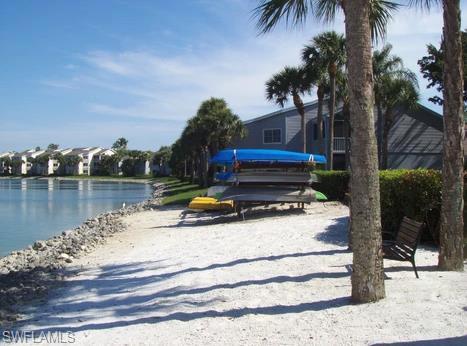 LAKESIDE VILLAS - Residential