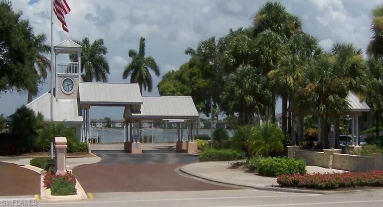 LAKESIDE VILLAS - Residential