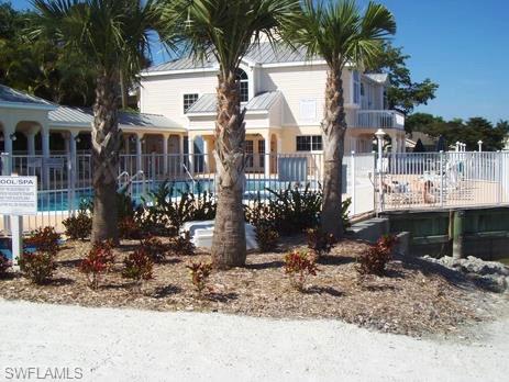 LAKESIDE VILLAS - Residential