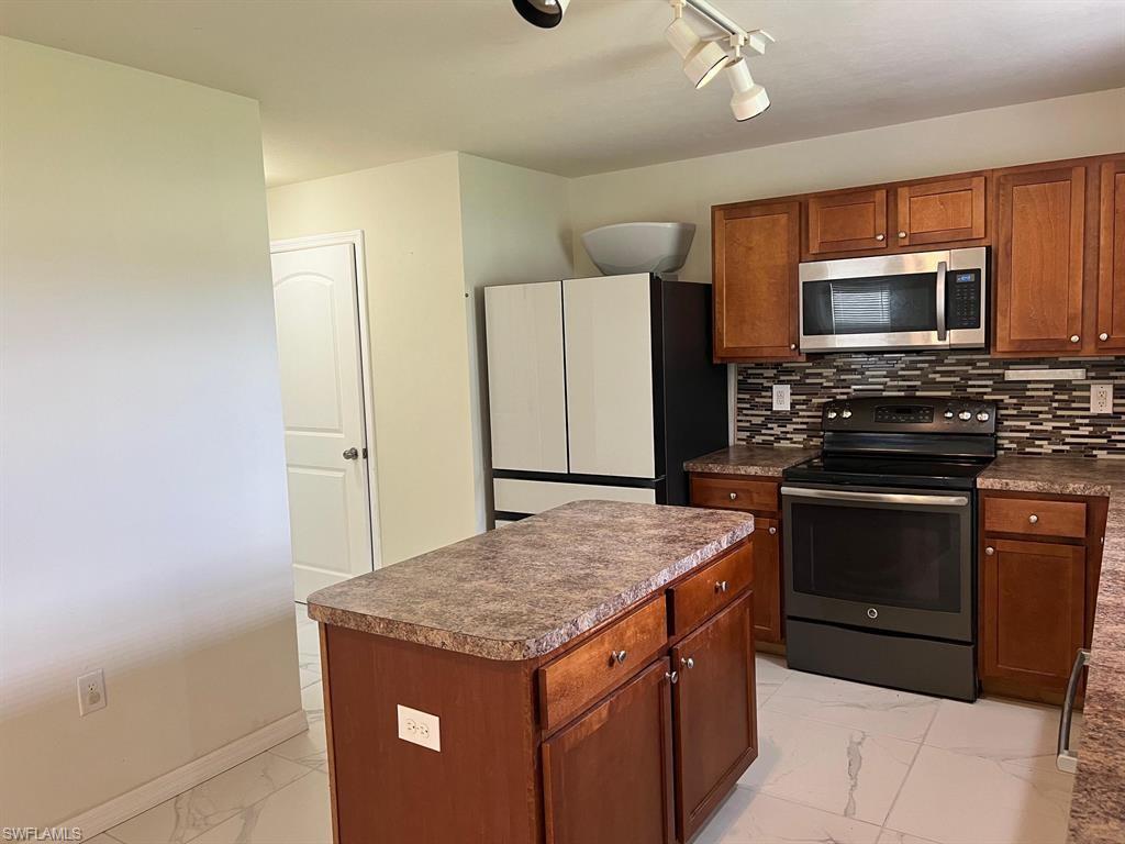 CALOOSA LAKES - Residential Lease