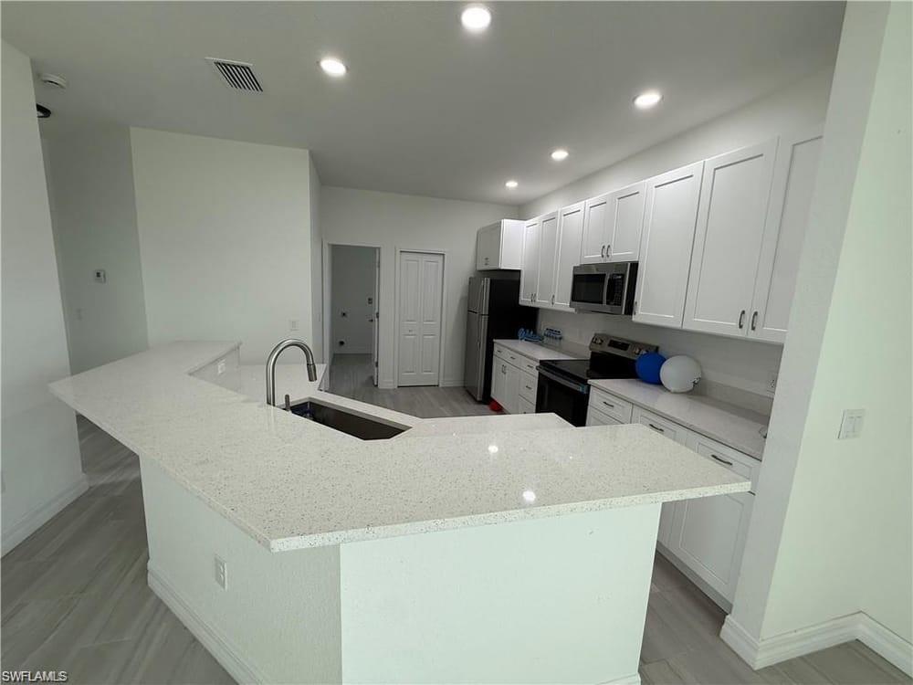 SAN CARLOS PARK - Residential Income