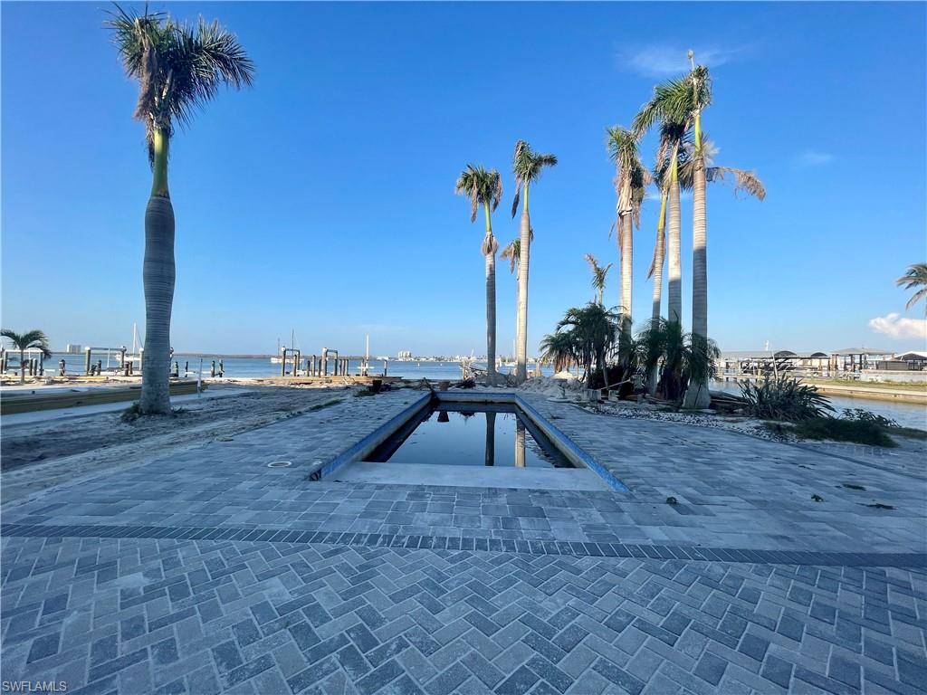 ISLAND SHORES - Residential