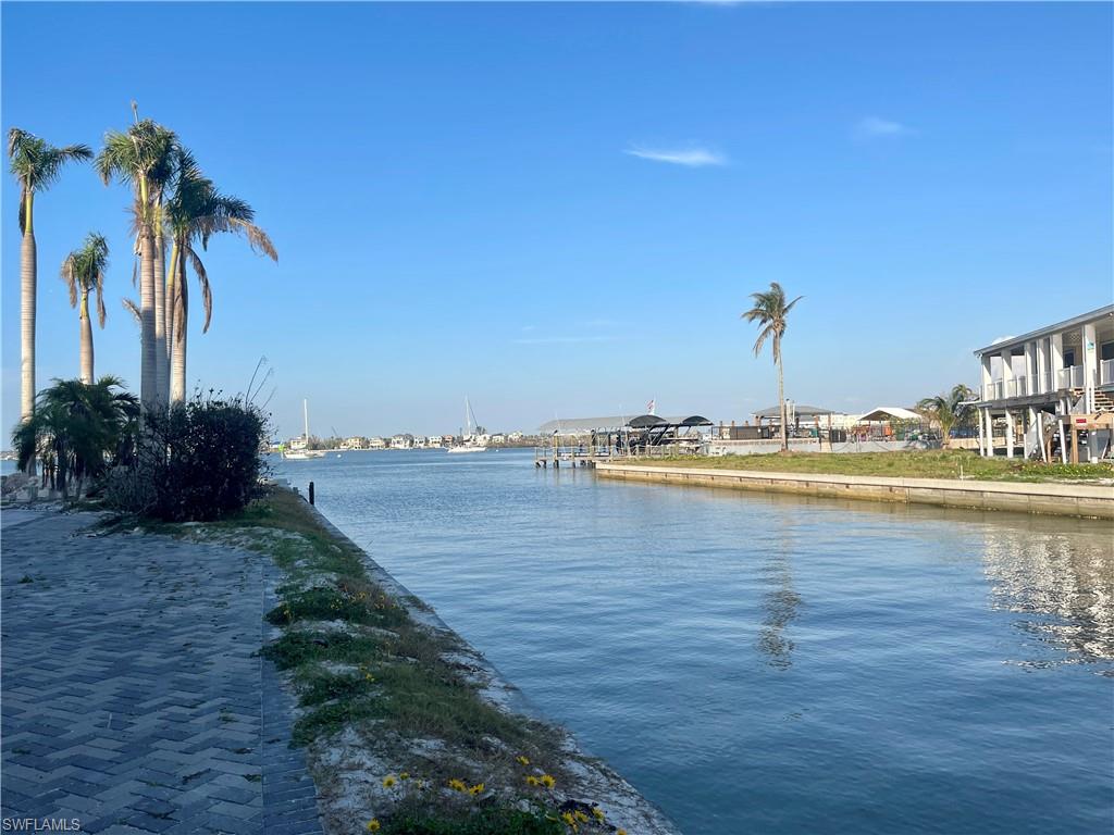 ISLAND SHORES - Residential