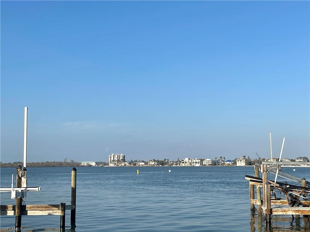ISLAND SHORES - Residential