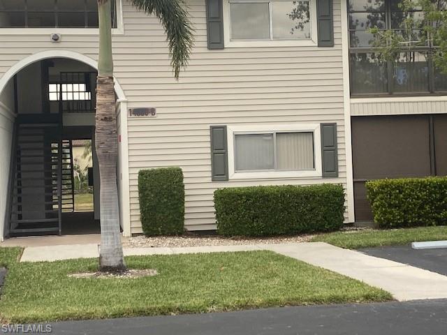 WELCOME TO FLORIDA.    WONDERFUL OPPORTUNITY-   THIS IS A VERY HAPPY FIRST FLOOR CONDO AND ENCLOSED LANAI,  FACING THE LAKE VERY QUIET AND PEACEFUL SETTING.... 2 BEDROOMS  SPLIT PLAN.  2 BATH NO STEPS,  TILE THRU-OUT EXCEPT CARPET IN BEDROOMS NEW A/C  2022  CROWN MOLDING, PLANTATION SHUTTERS, BRAND NEW DISHWASHER, ENCLOSED LANAI FOR YOU TO RELAX AND HAVE EVENING COCKTAILS OR ENJOY BREAKFAST AND WATCH WILDLIFE
GREAT LOCATION TO SHOPPING , BEACHES,    POOL AND TENNIS ON SITE
NO HURRICANE DAMAGE OR WATER INTRUSION INTO CONDOS -MINOR ROOF DAMAGE  (NO LEAKS) SUMMERLIN WOODS HAS BEEN GETTING NEW ROOFS EVEN BEFORE IAN.   SEE REMARKS