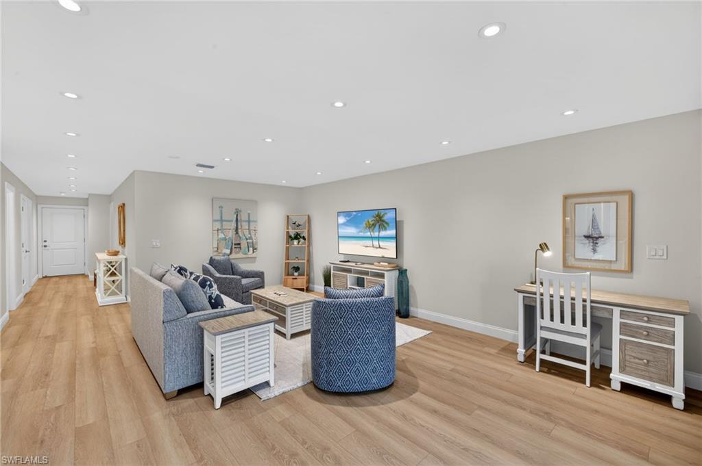 KINGS CROWN - Residential